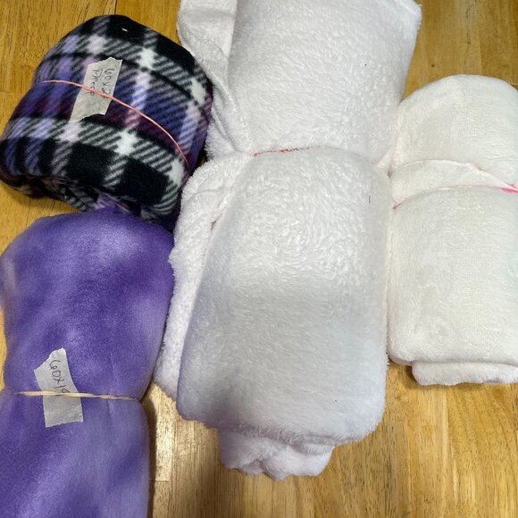 Fleece Fabric Assorted Pattern & Colors - Lot #4 - 4 Pieces - Picture 1 of 5